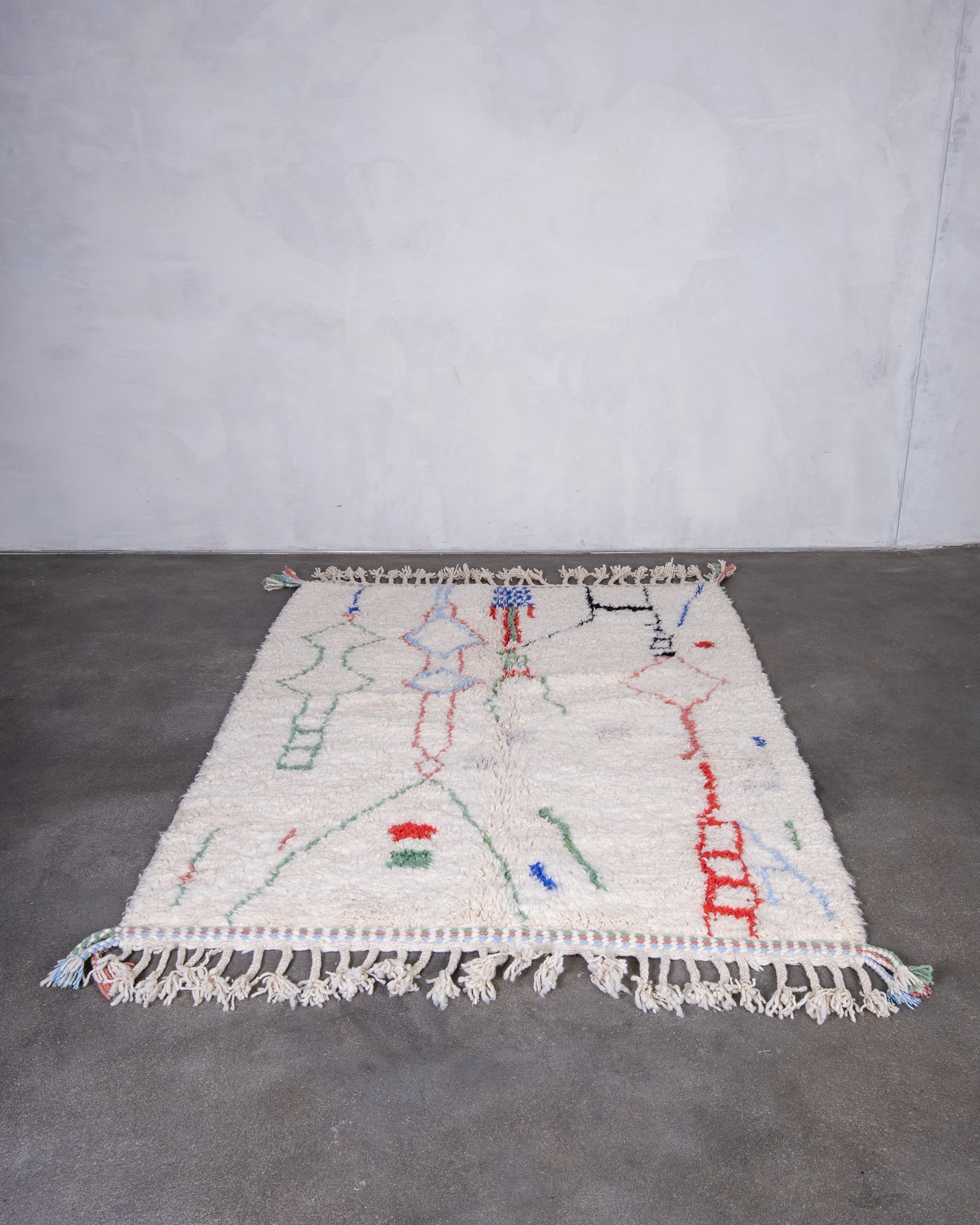 Modern designer handcrafted Berber rug from morocco Beniourain with beautiful colors and patterns